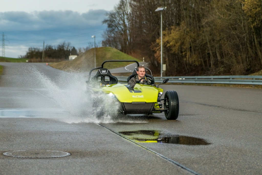 KYBURZ eRod detail in action