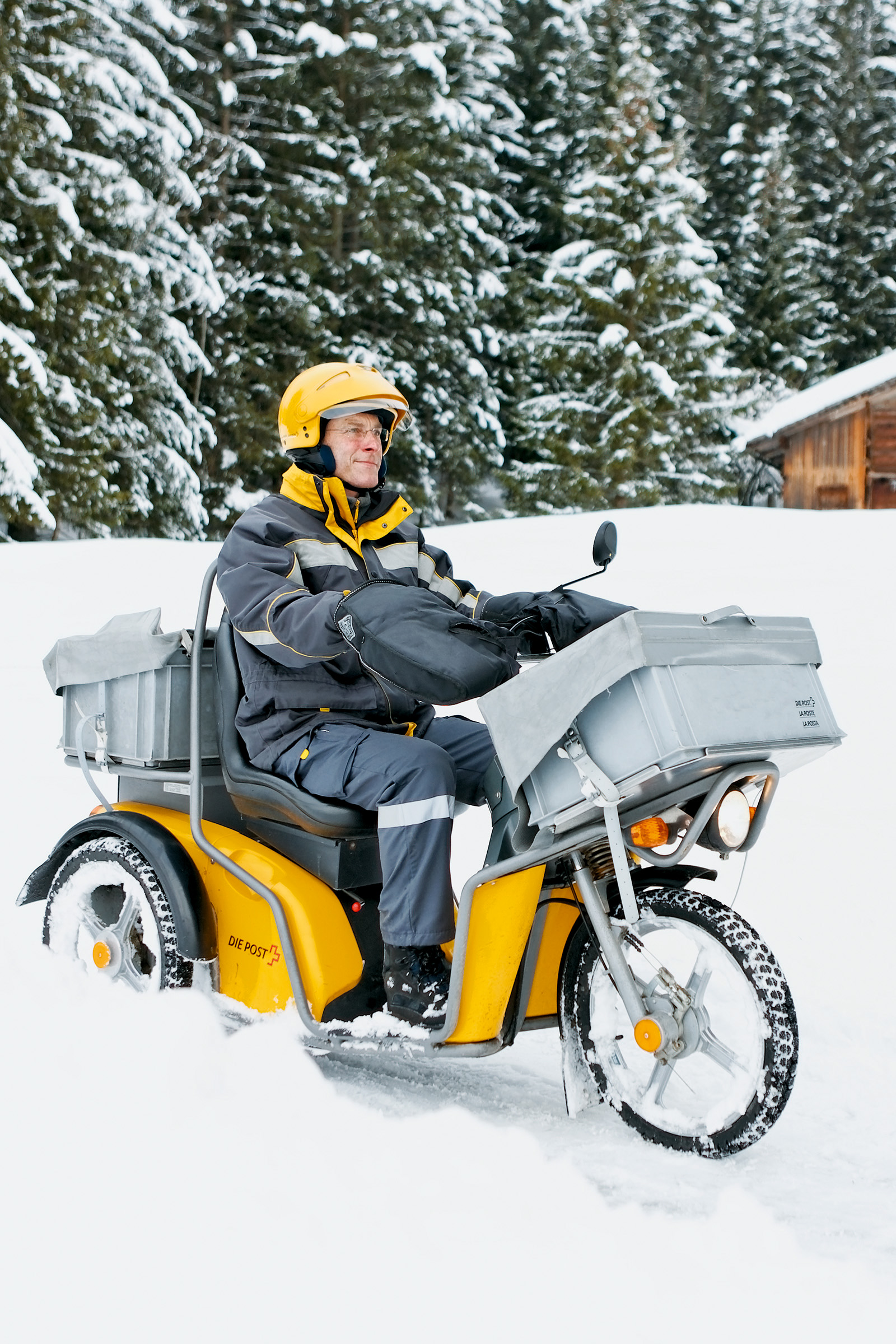 Postzustellung im Schnee mit dem KYBURZ DXP